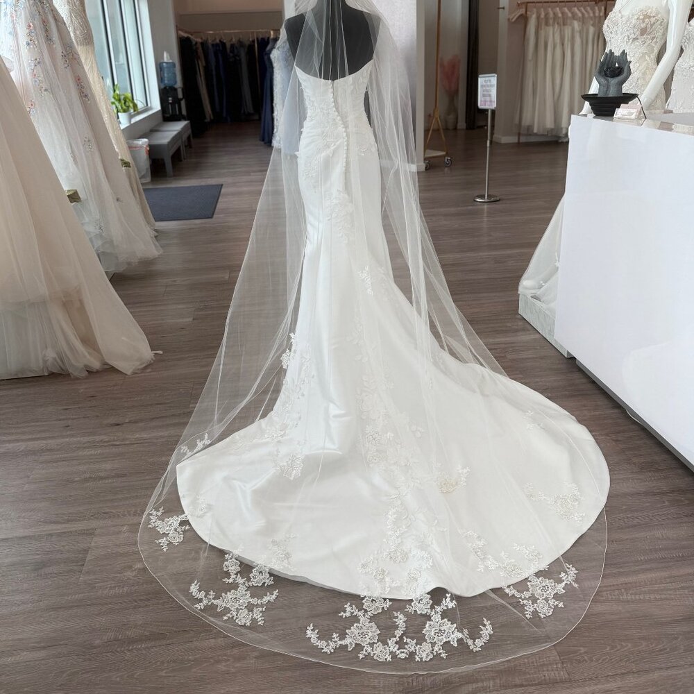 LACE APPLIQUE BRIDAL CATHEDRAL VEIL